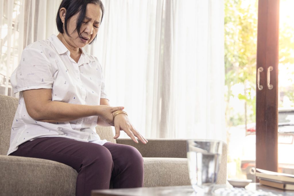 Elder woman with numbing problems in her hand needs to see a neurologist.